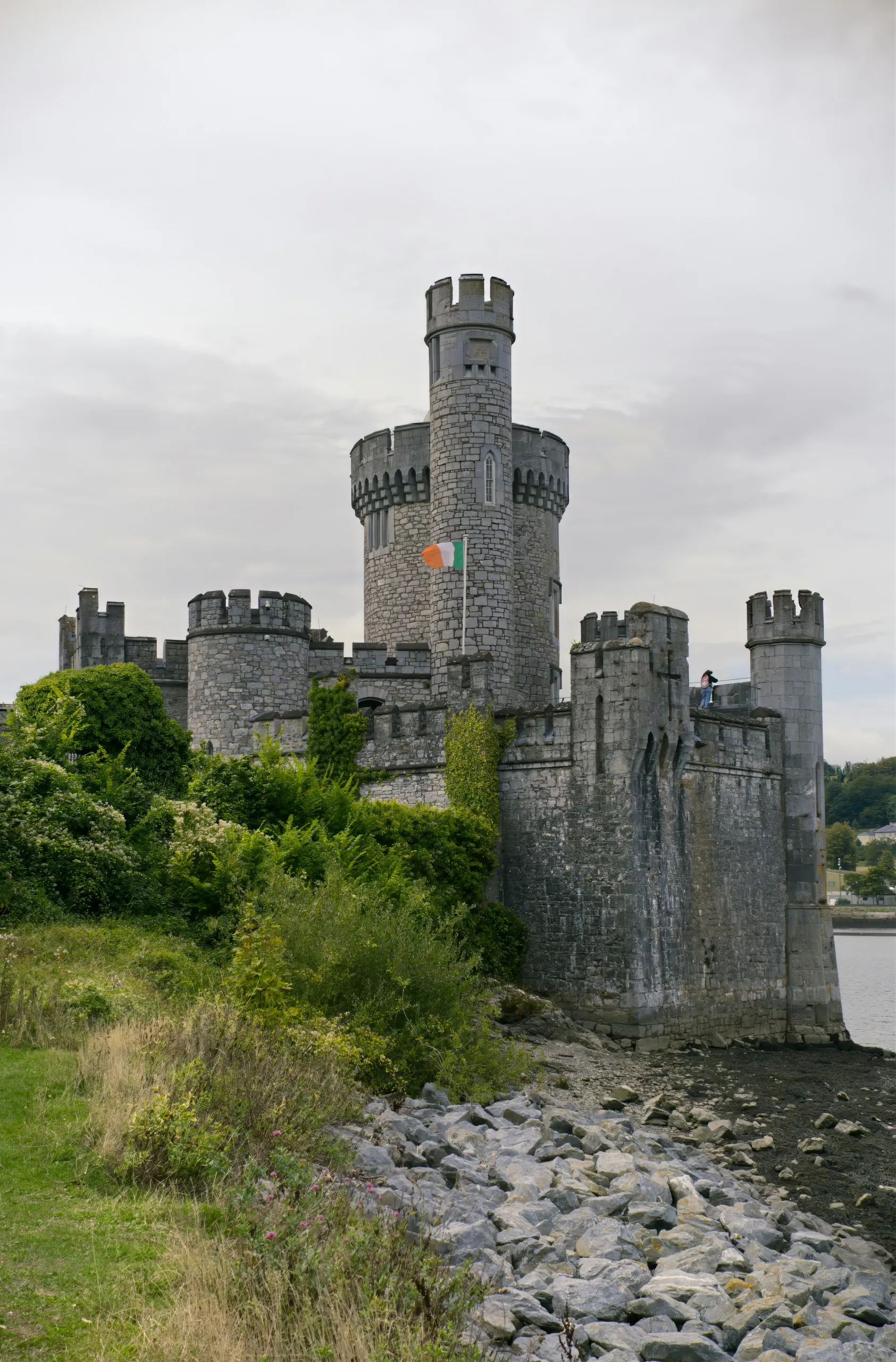 A large castle sitting on top of a lush green hillside