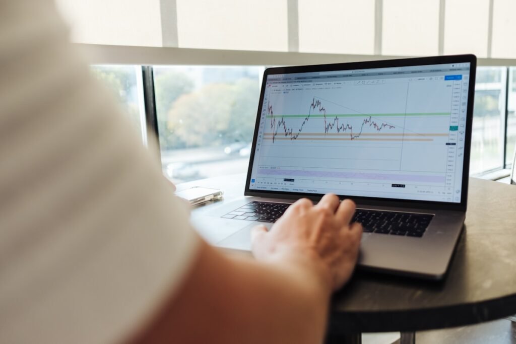 Arthur Hayes: AI Rescue Liquidity Could Send Bitcoin to $1,000,000 — Is He Right? | Contrarian Bull Case Amid Crash | EarnFree