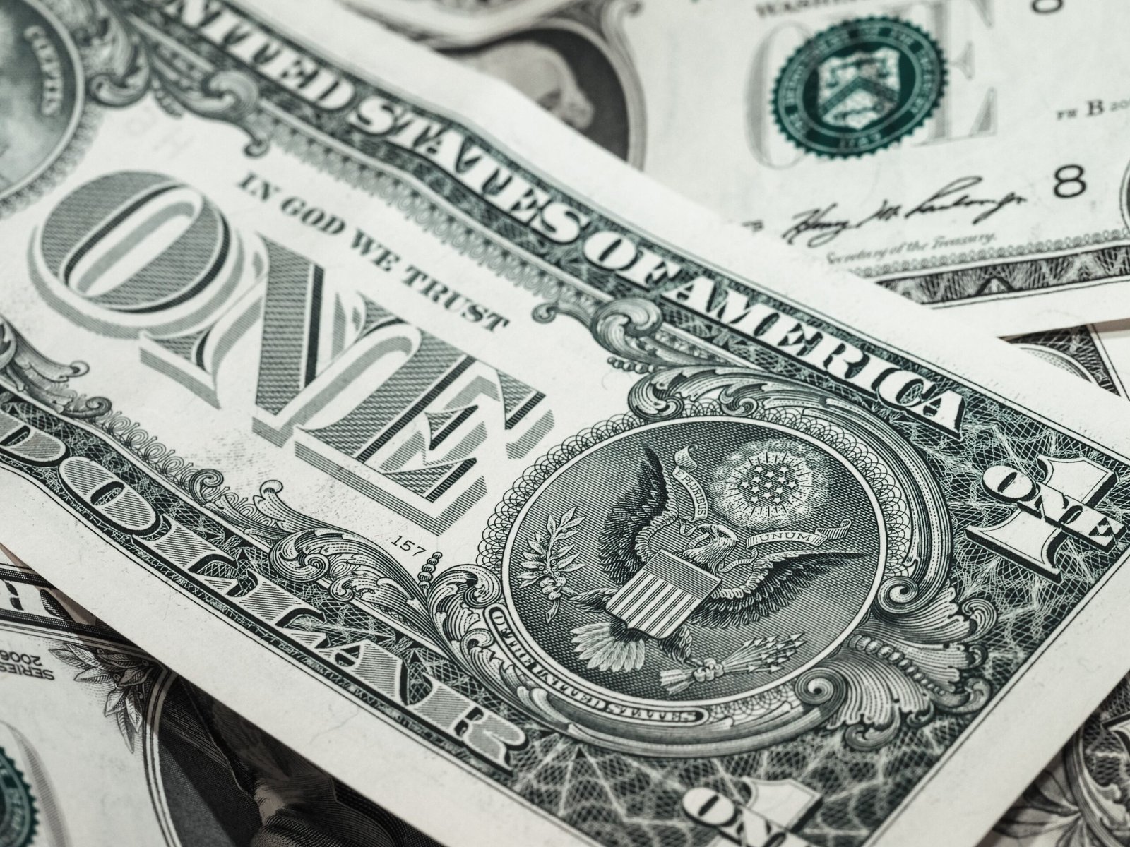 US one dollar bill representing Dollar Index DXY technical support level