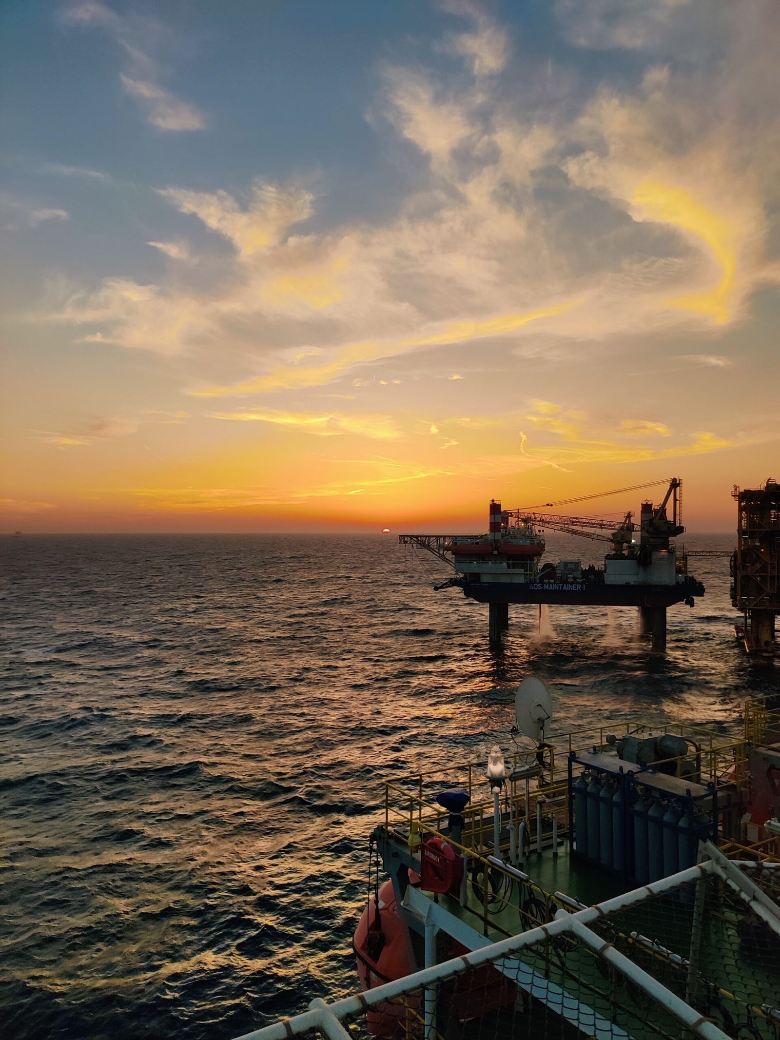 Offshore oil rig at sunset symbolizing Goldman Sachs oil price forecast